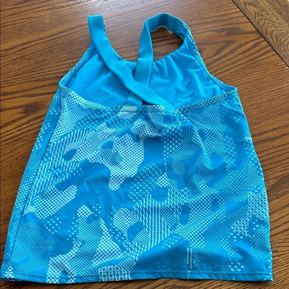 Nike vibrant turquoise